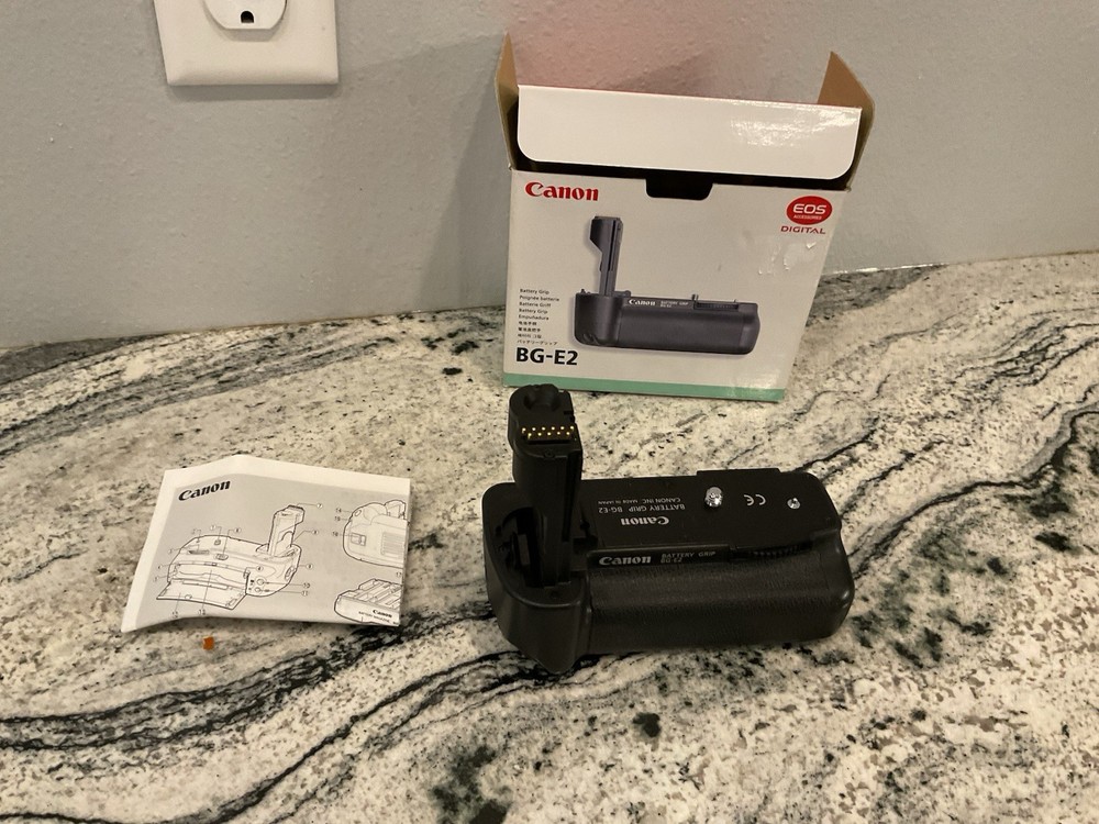 Canon BG-E2 Battery Grip for 20D, 30D Boxed