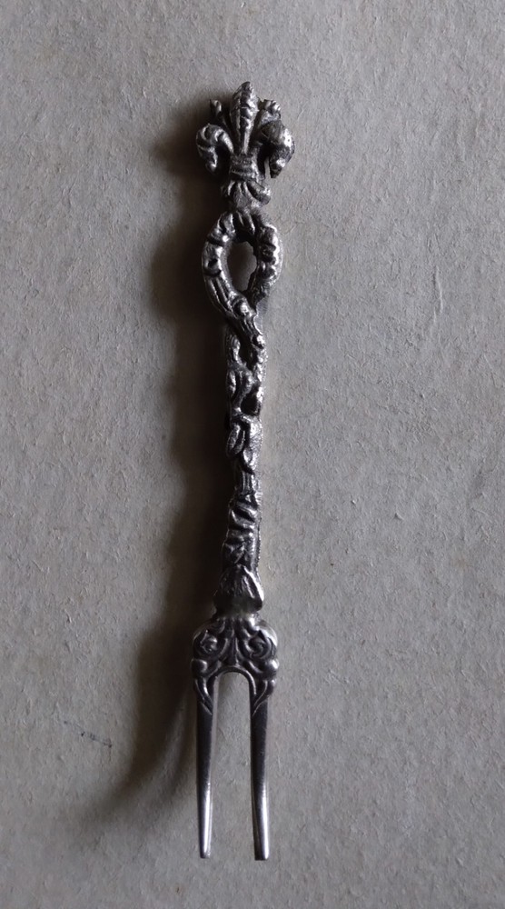 "Candlelight Silver" set from "Around-the-World Shoppers Club"--worn box, paper