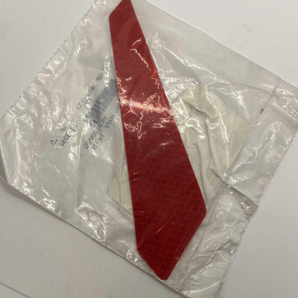 520001239 Rear Right Red Reflector Decal