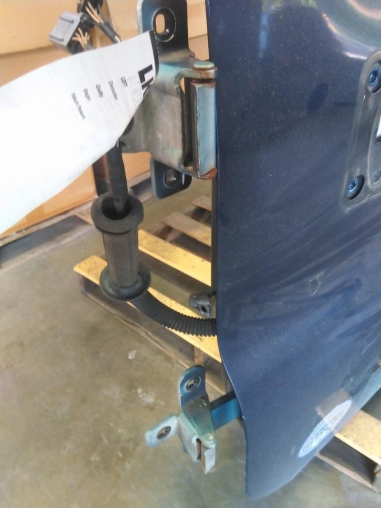 For 2013 FREIGHTLINER CASCADIA 113-125 DOOR ASSEMBLY Left , MD