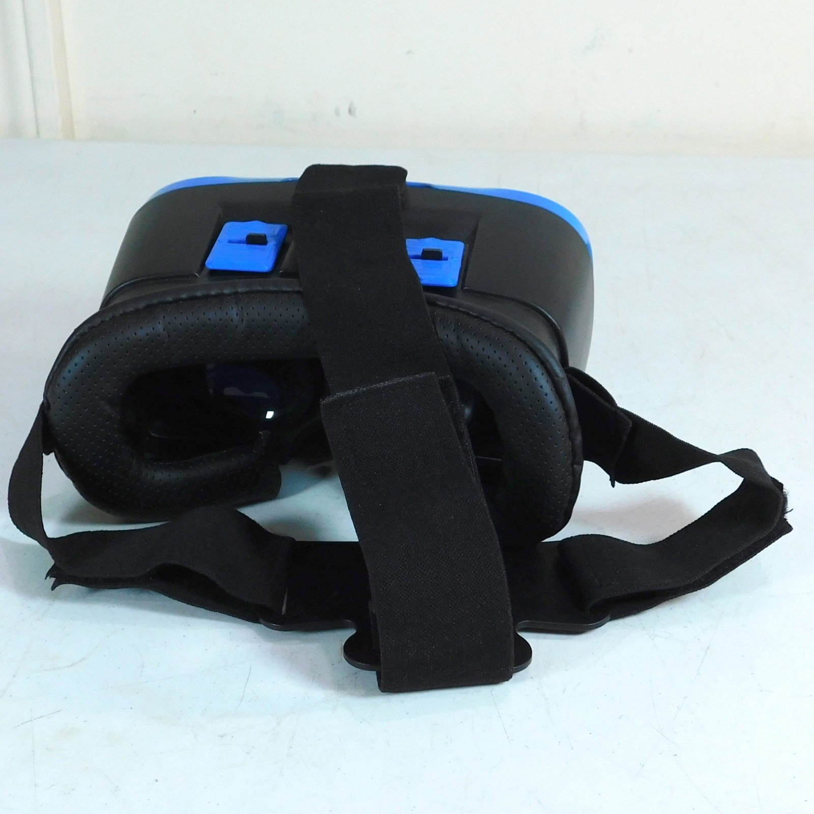 Onn Virtual Reality VR Smartphone Headset Blue Black Up To 6 Inch Screen