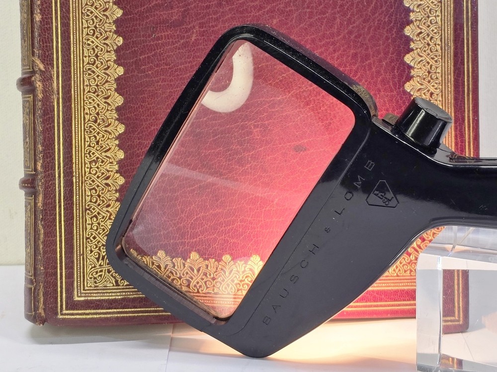 BAUSCH & LOMB Rectangular Reader Magnifying Glass w Light #81-33-85 Orig Box