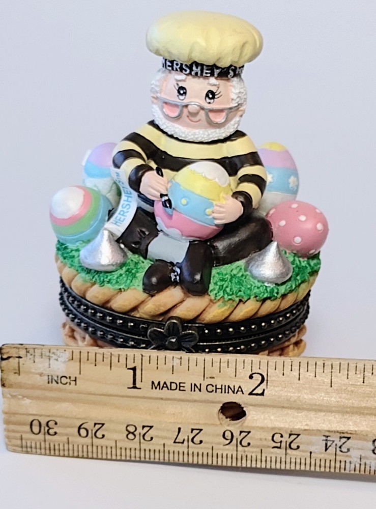 Kurt Adler Hershey EASTER Trinket Box. EUC. ELF-on-a-BASKET Hinged 2002. 3.5" T