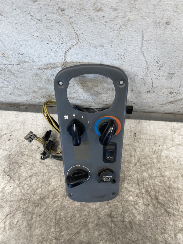 2002 Freightliner Columbia Climate Control (718-11321)