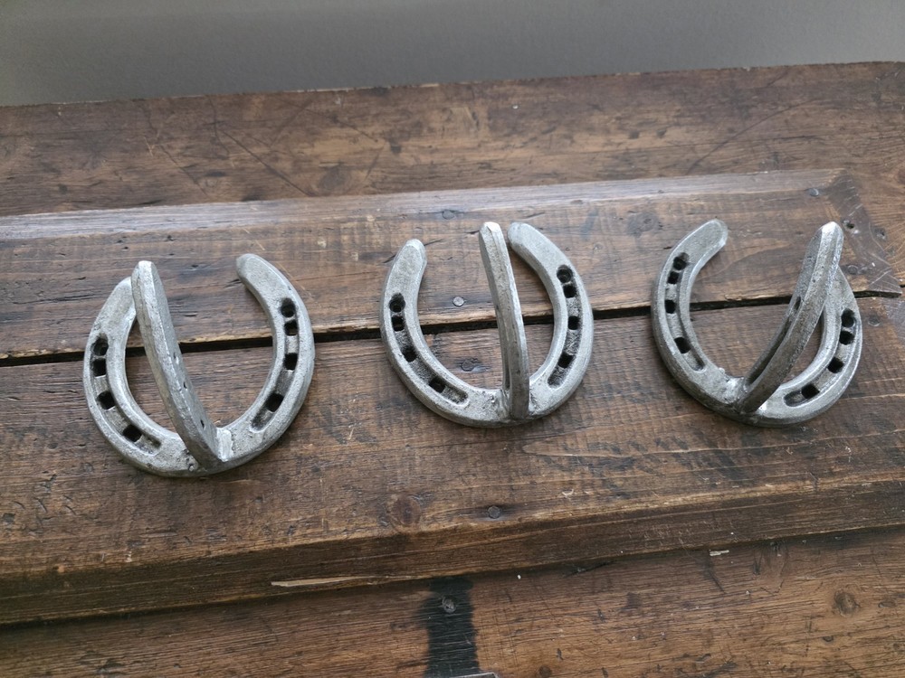 🔥 3 Cast Iron "Horseshoe" Hooks
