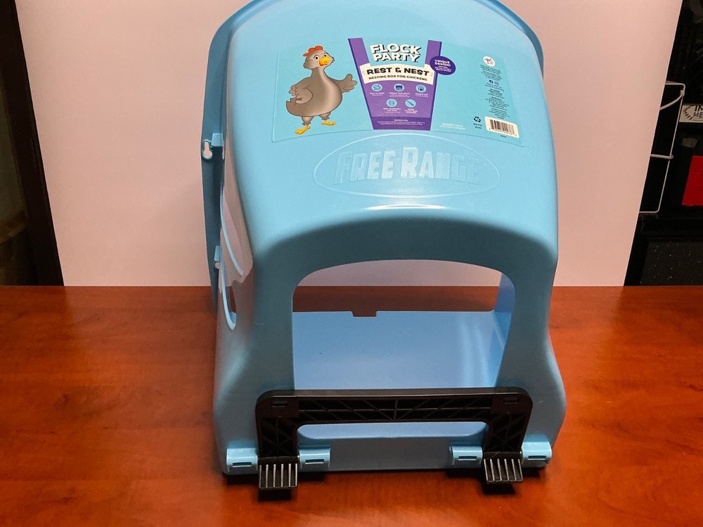 5 - New Manna Pro FLOCK PARTY Free Range Durable Plastic Chicken Nesting Boxes