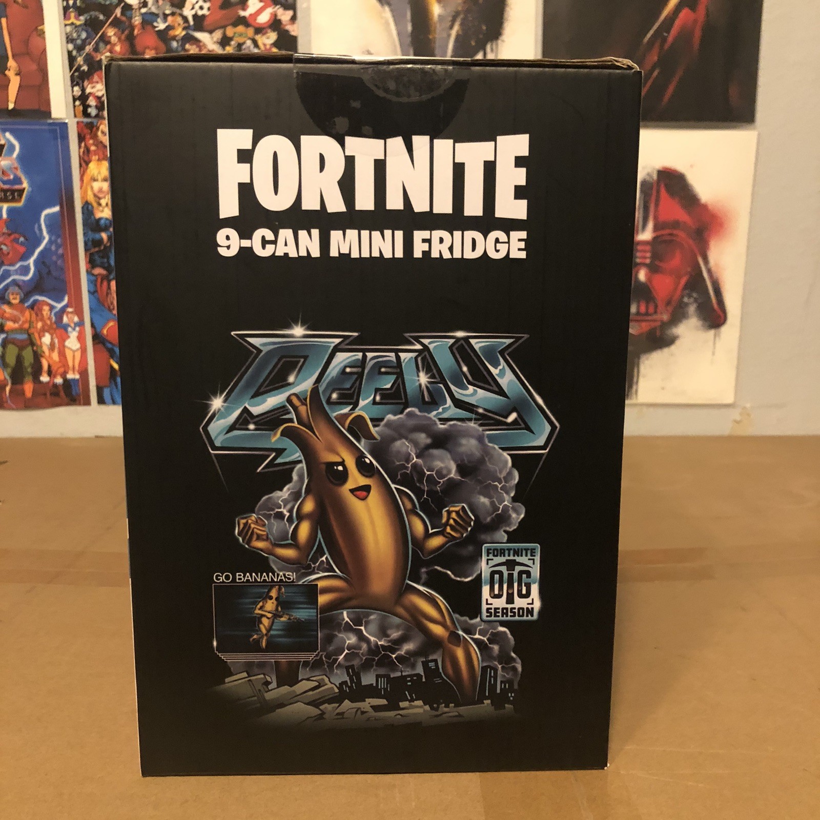 Fortnite 9-Can Mini Fridge Thermoelectric Cooling, Collector Edition, Peely