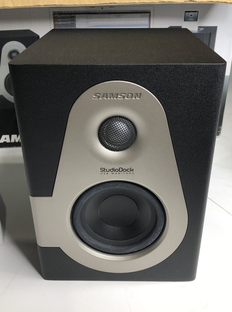 Studio Dock Active USB Monitors Samsung - Open Box