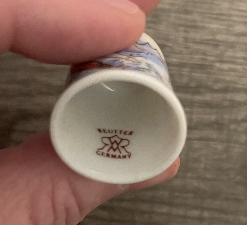 Vtg Skiing - Reutter Germany Porcelain Thimble