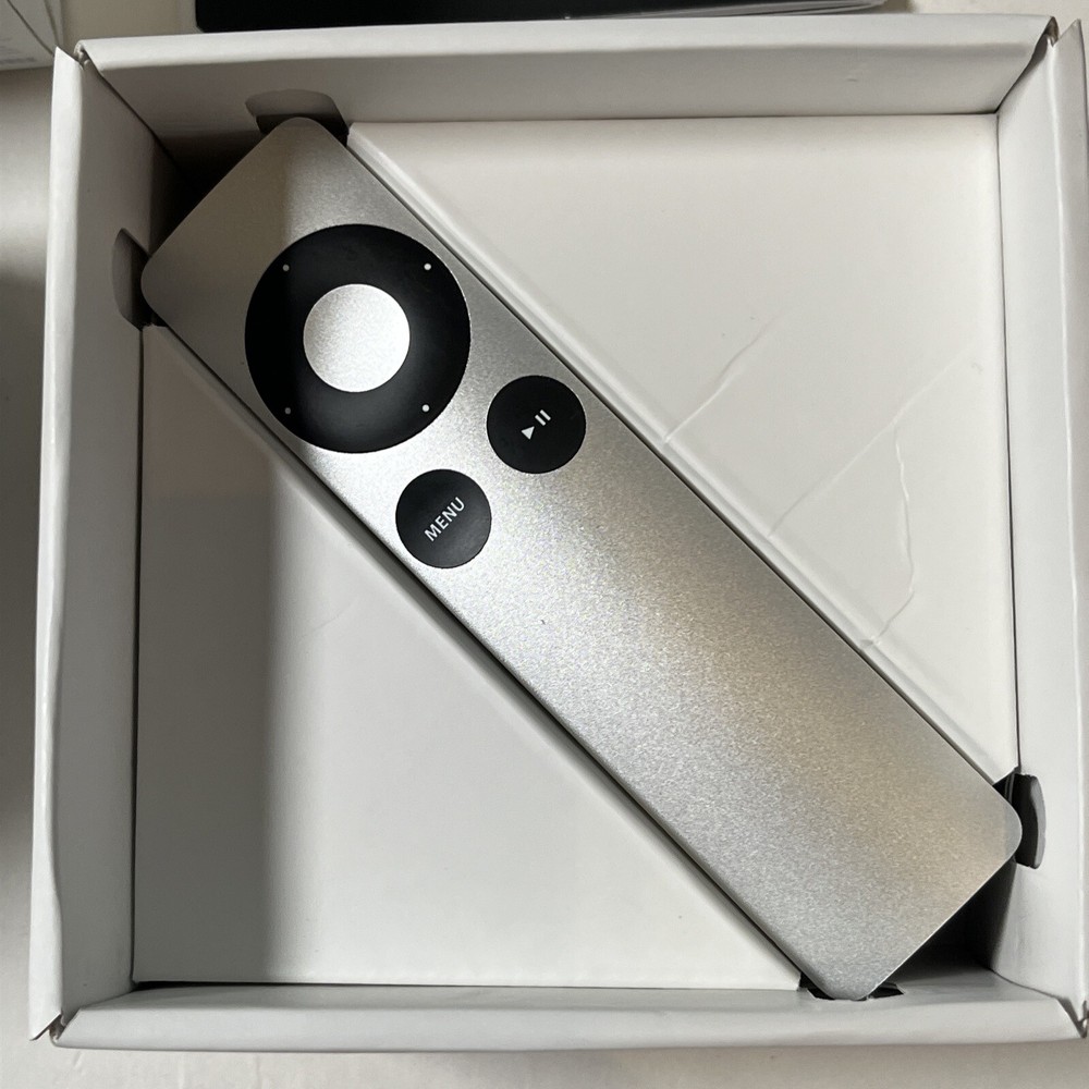 Nice! Apple TV 3rd Generation (2012) Streaming Box + Genuine Remote A1427 FullHD