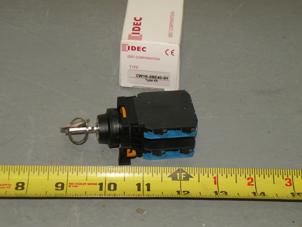 IDEC CW1K-2BE40-3H Key Selector Switch 22mm 2 Position