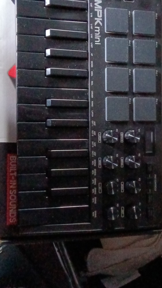 Akai MPK mini 25-Key MIDI Keyboard Controller USB Pad Triggers Knobs Arpeggiator