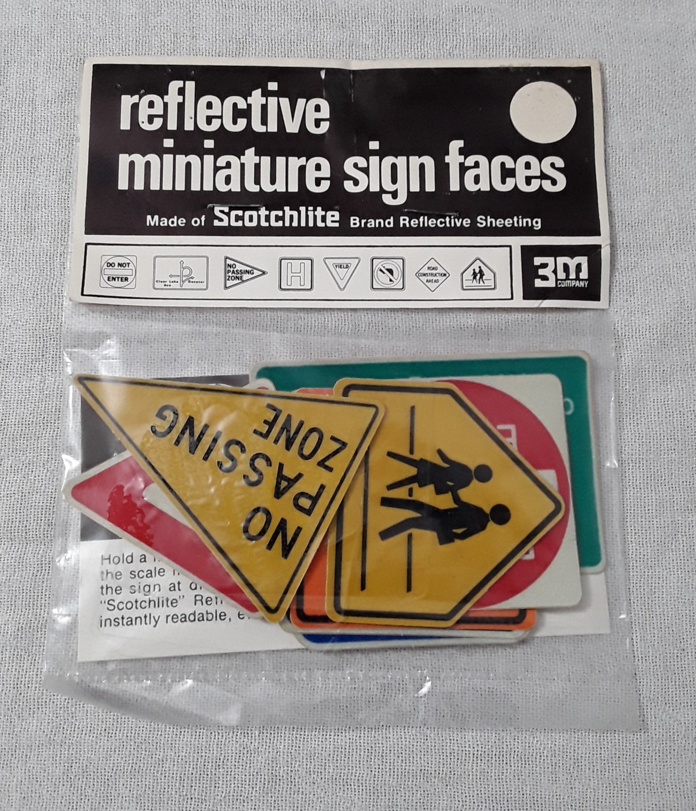3M SCOTCHLITE REFLECTIVE MINIATURE ROAD SIGNS TRAFFIC CONTROL CHANGES FOR 1971