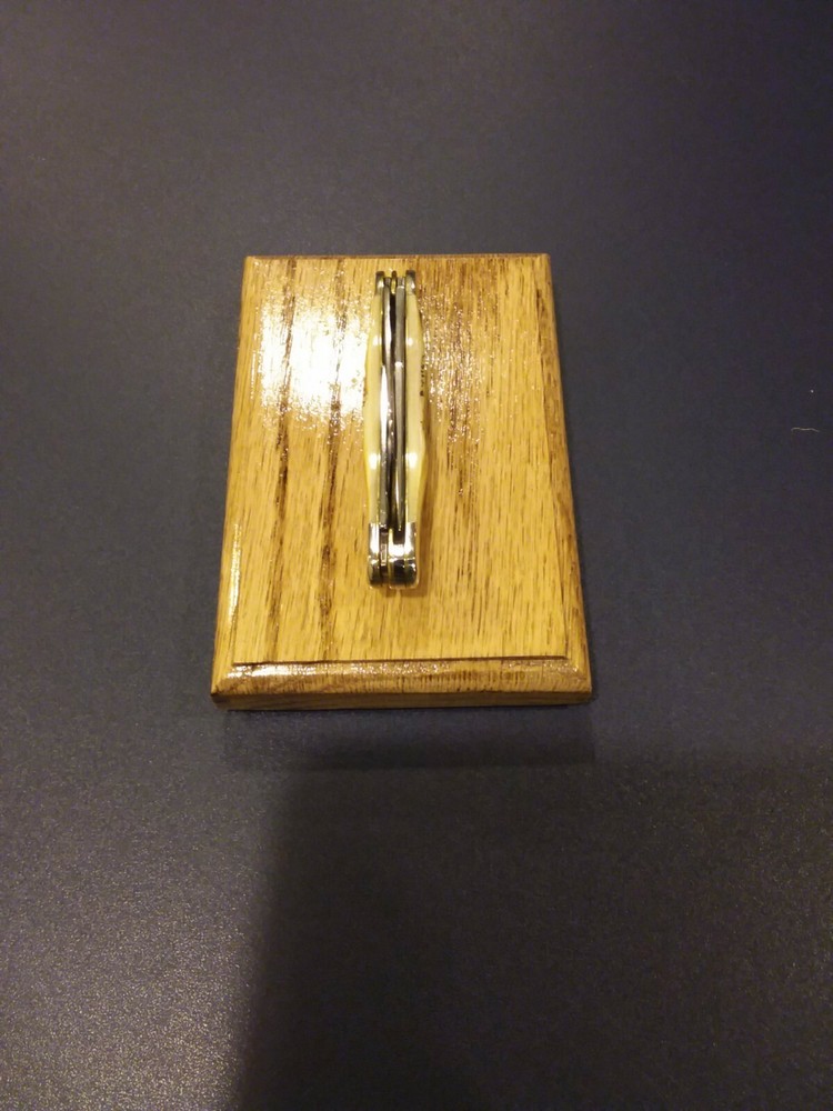 Folding Knife Display Stands, 2 STANDS (RED OAK)