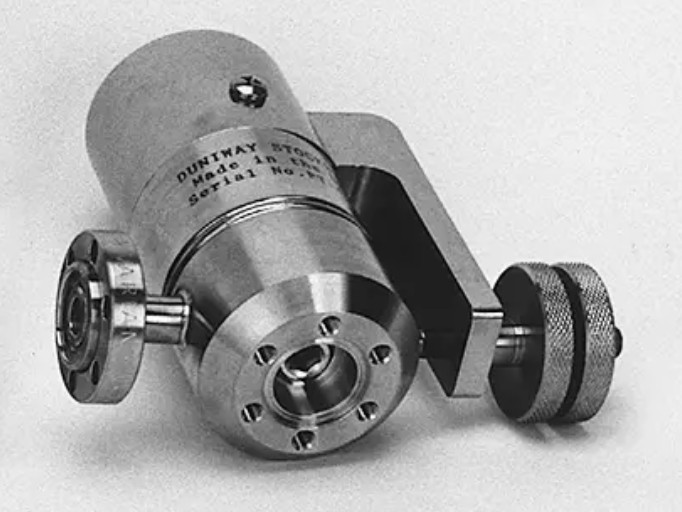 Vacuum variable leak valve, bakeable. Duniway VLVE-2000, New