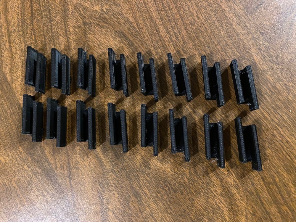 Lionel O gauge FasTrack 50 clips