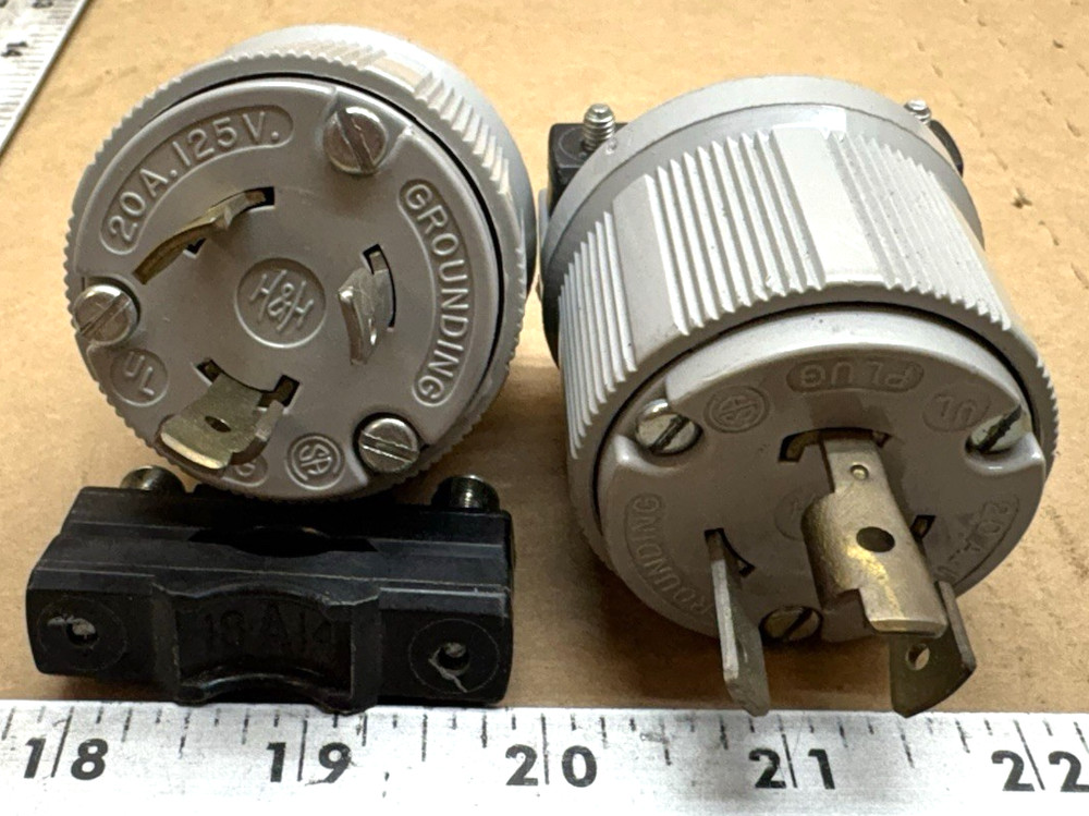 (2)Arrow Hart-Lock Turn & Pull Locking Plug & Connector Set 20A 125V NEMA L5-20