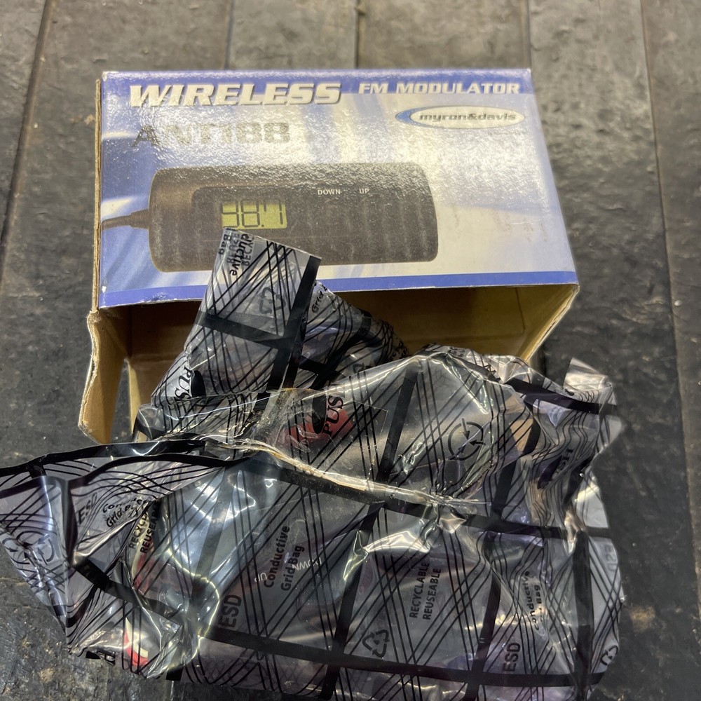 Myron & Davis ANT-188 Rca Universal Wireless FM Modulator