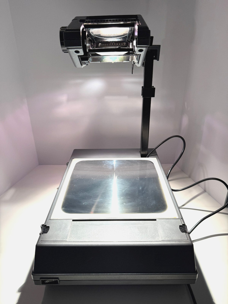 3M 2000 AG Overhead Projector Briefcase Portable Transparency Projector (tested)