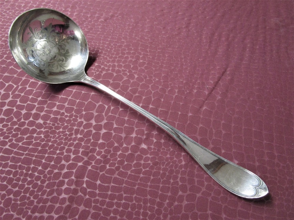 THREADED OVAL 1874 Ladle Gothic Style Engraved Bowl Silverplate No Monogram   lu