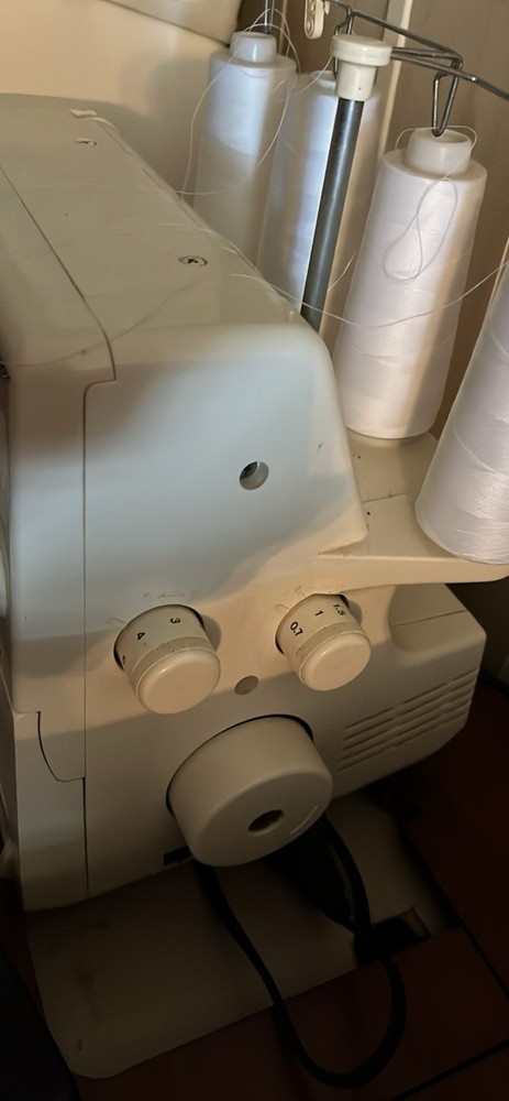 Singer Differential Feed Electronic Serger Sewing Machine