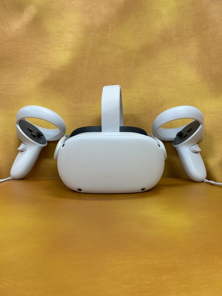 Great Condition Oculus Quest 2 With Controllers