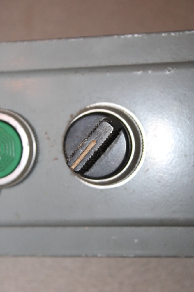 Allen & Bradley Manual Start Switch