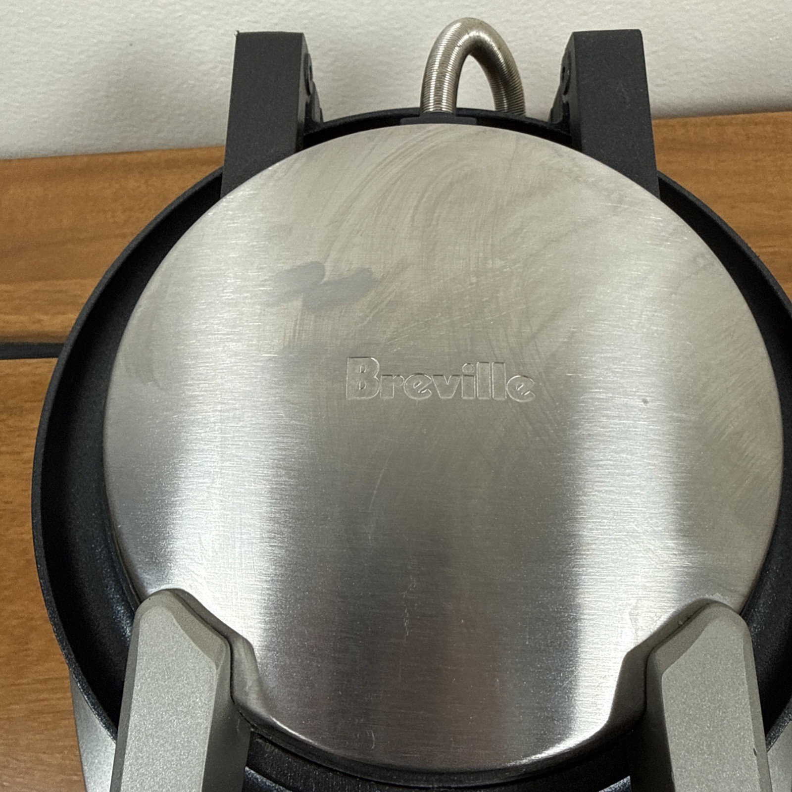 Breville BWM520XL No-Mess Round Waffle Maker Brushed Stainless Steel 7 Settings