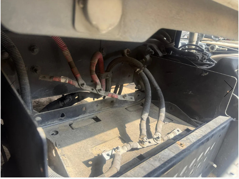 2013 Freightliner Cascadia - Battery Compartment