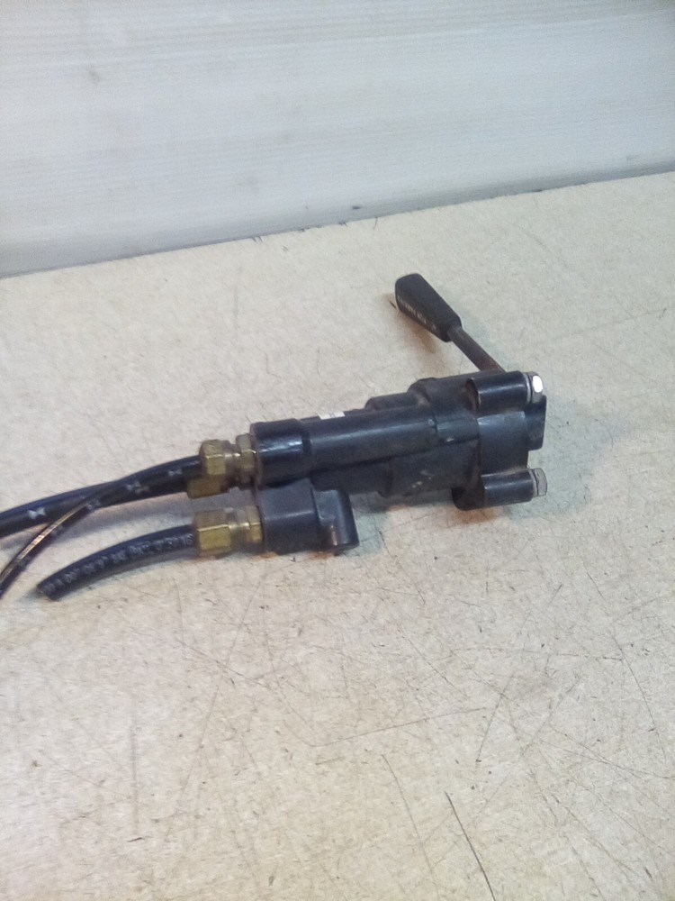 1998 Mack Bendix T-294095-A Trailer Brake Valve