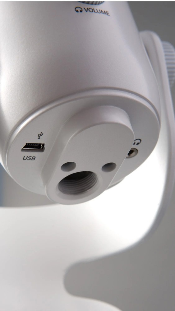 Logitech Blue Yeti USB Multi-Pattern Mic (Silver) with stand