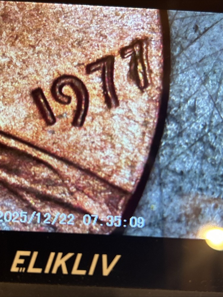 1977-P Off Center Planchette, 7 Double Dye Coin Snap 64