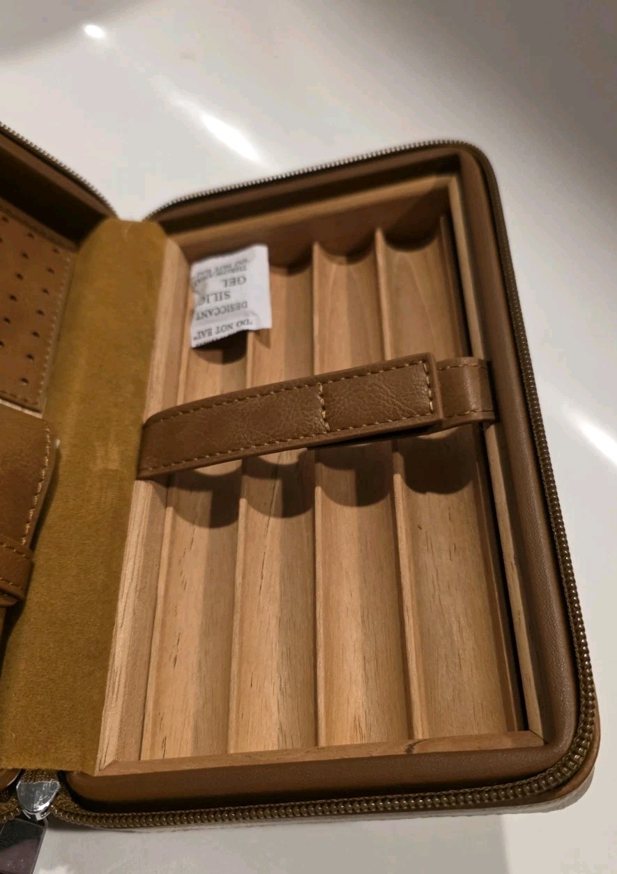 CiTree Cigar Travel Humidor, Wood Leather Medium Brown Never Used With Acc