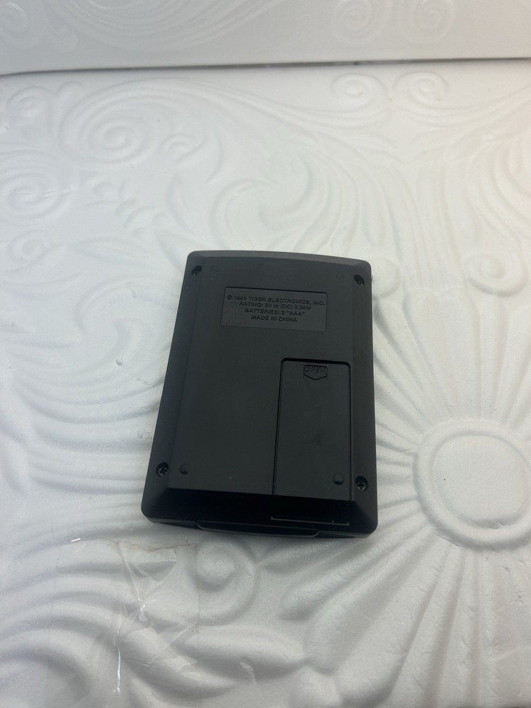 Tiger Electronics 1994 Caesars Palace Black Jack Electronic LCD Game( Works)