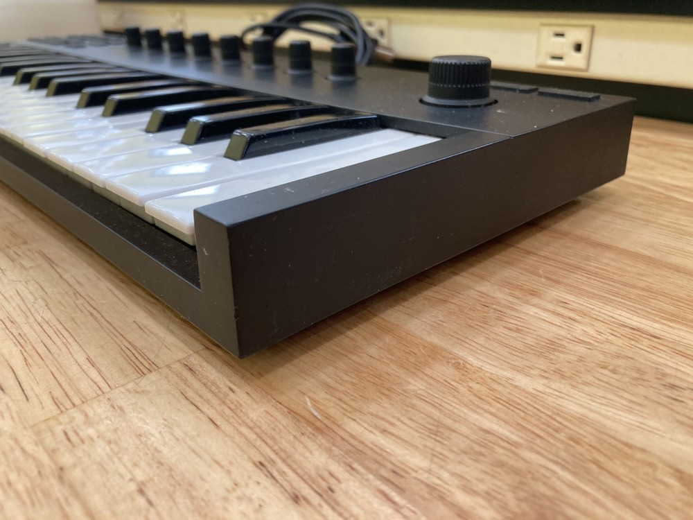 Native Instruments M32 Komplete Kontrol Keyboard Controller