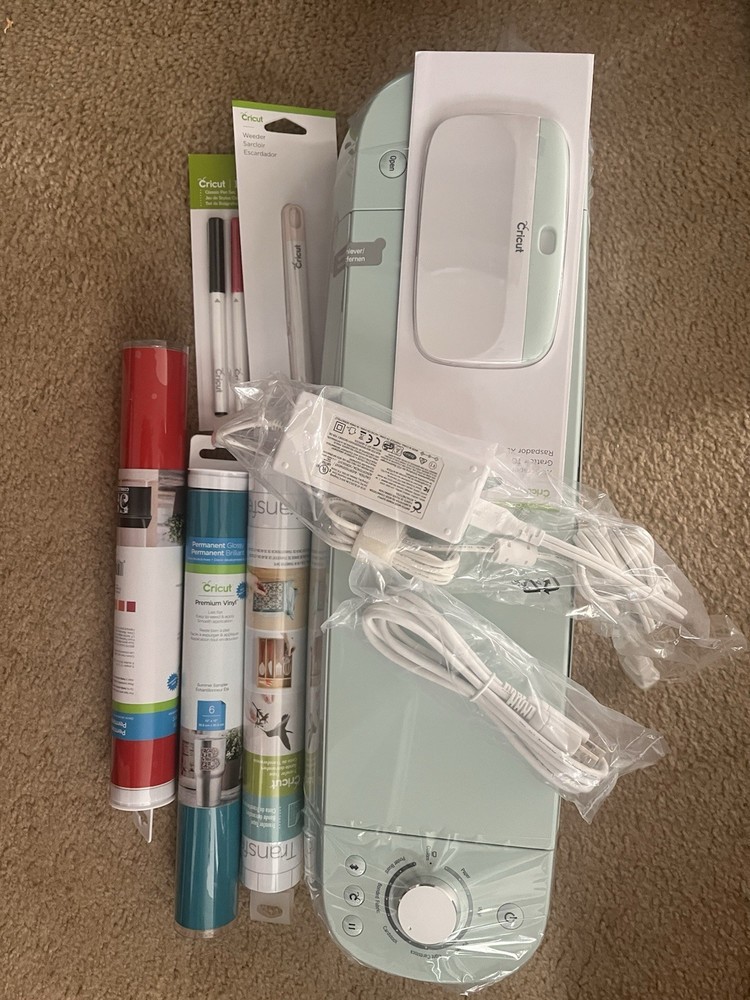 Cricut Explore Air 2 Electronic Die Cutting Machine Bundle
