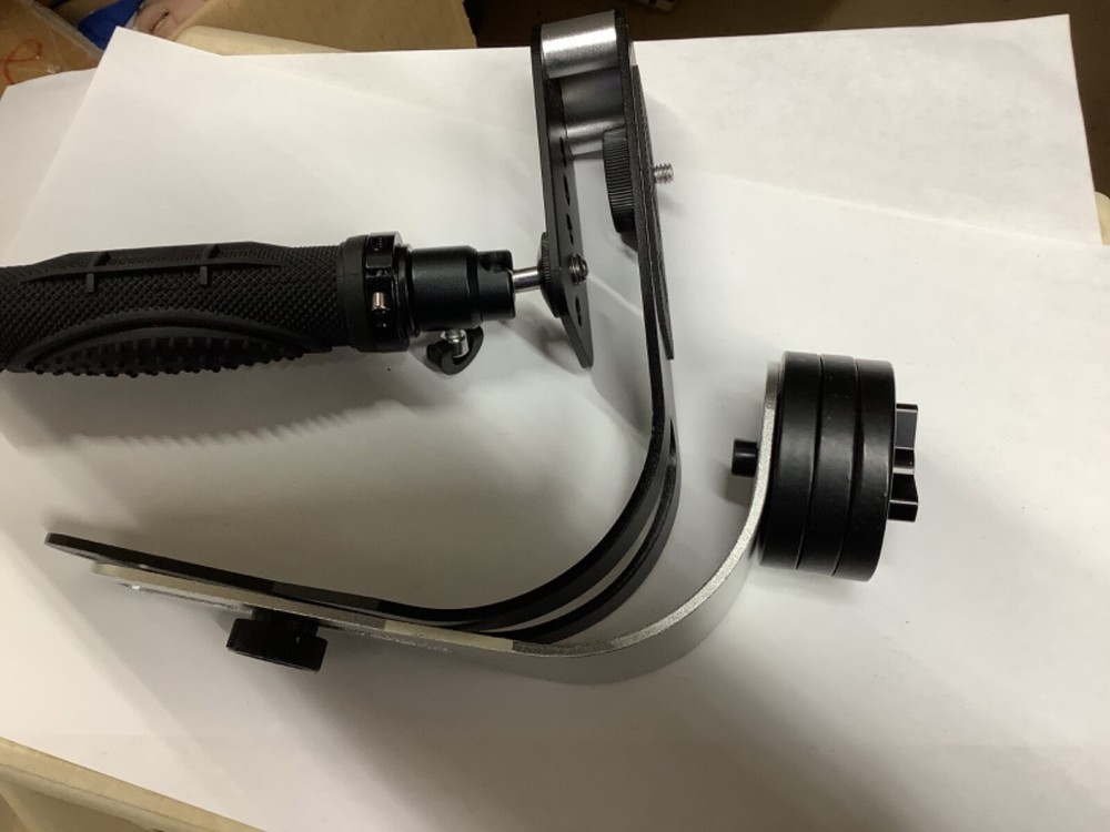 Neewer camera bracket with counterweight