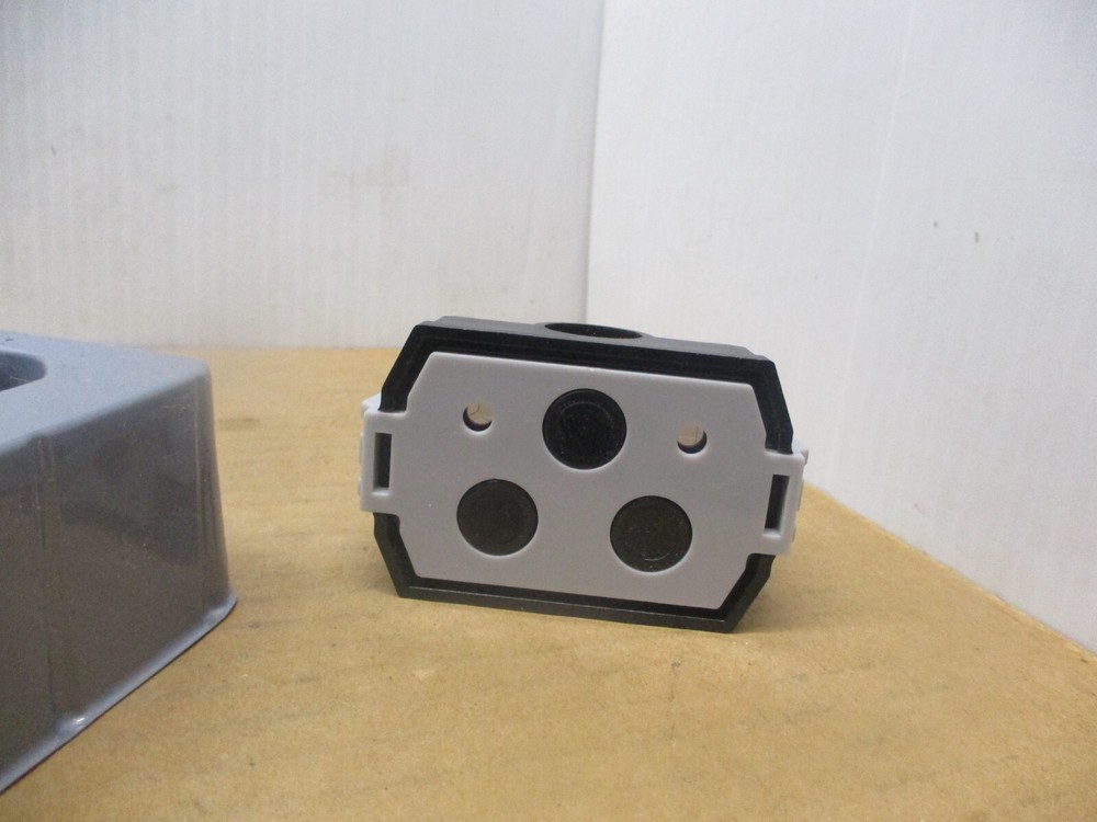 Raptor RDB1 4-Position Ground Distribution Block - Pro Series