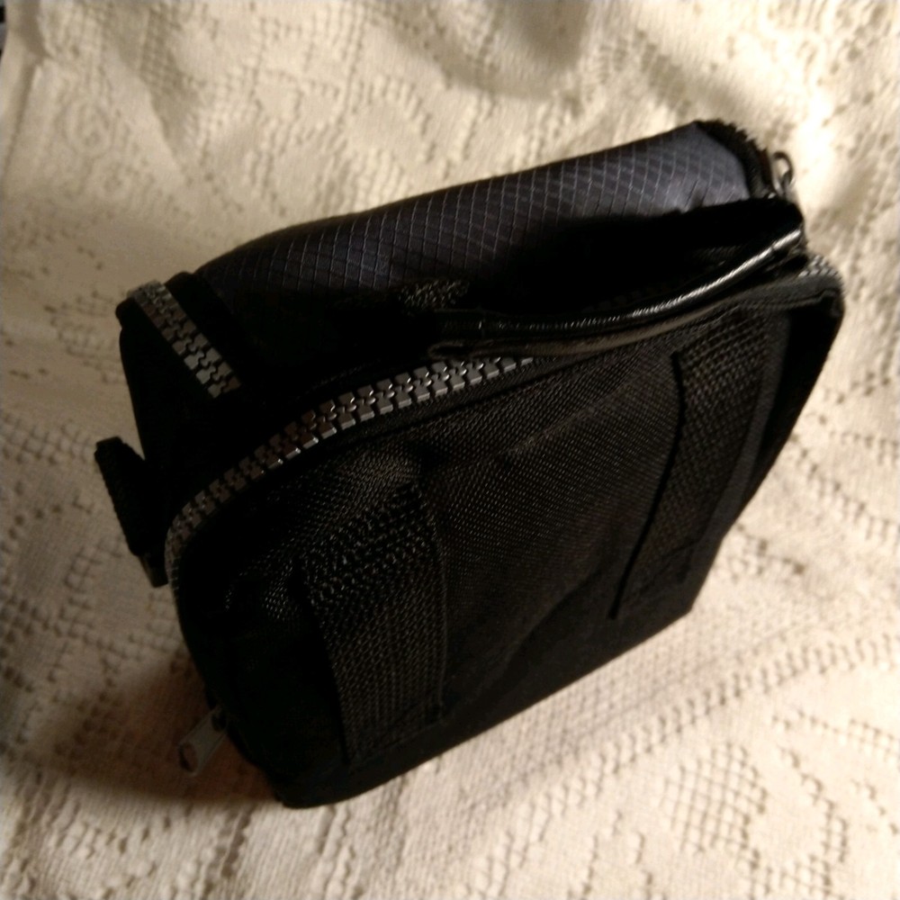 DIGITAL VIDEO 6.6 MEGA PIXEL CAMERA & CASE WIRES BOOKLET CD UNTESTED CLEAN