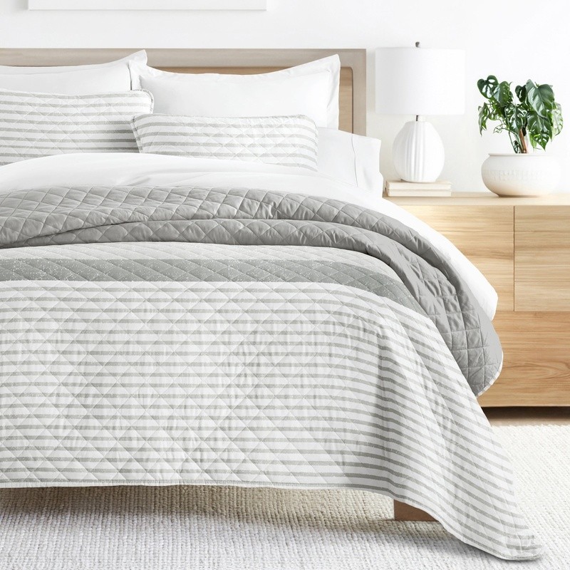 Soft Quilted Coverlet Set Hypoallergenic Reversible Down Alternative Microfiber