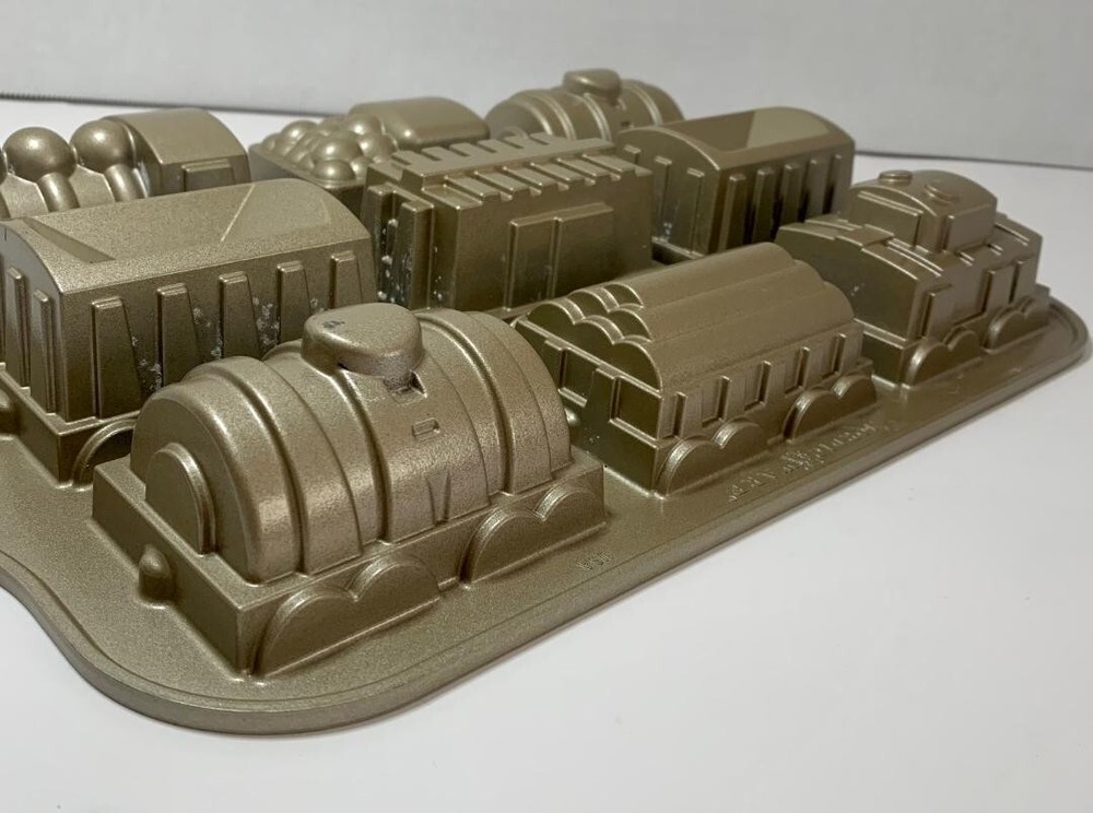 William Sonoma Nordic Ware Train Cake Pan Baking Mold Baking Pan