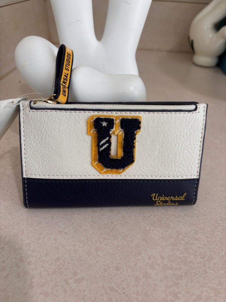 NWT Universal Studios logo bi-fold wallet with zipper