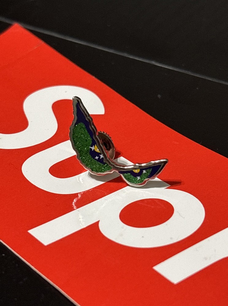 SUPREME EYES PIN FW21