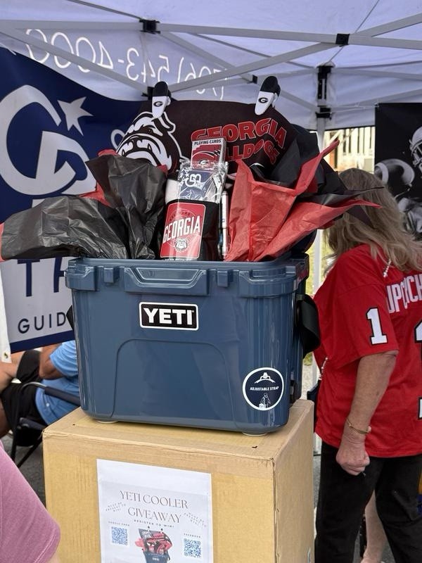 Yeti Roadie 15 Hard Cooler -Navy