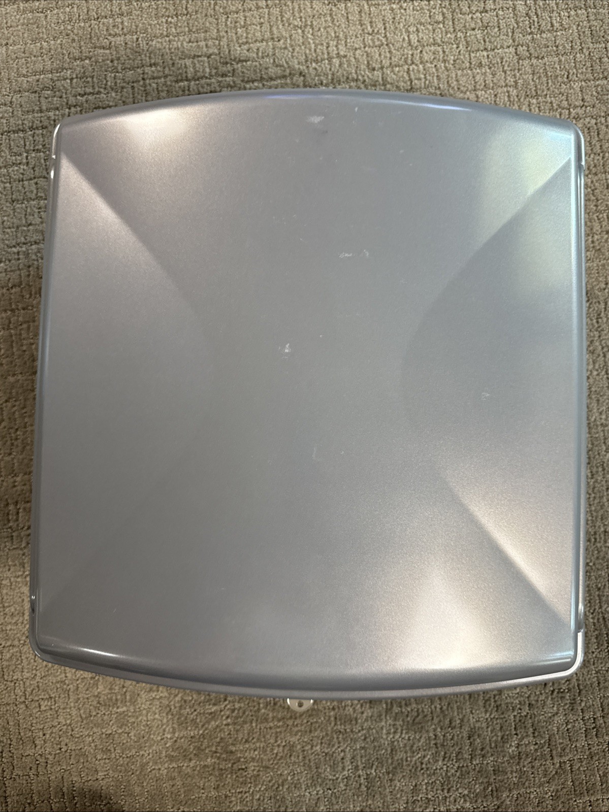 Thule Cast Away Fishing Rod Carrier Roof Rack #885, Locking, Holds 4 Rods, New