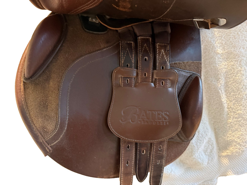 Bates elevation jumping saddle