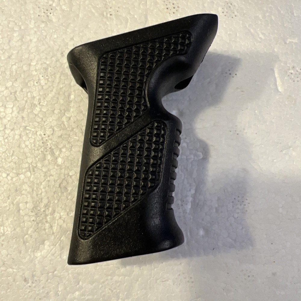 Archery Compound Fore Gip with Mounting Screws - Black - A