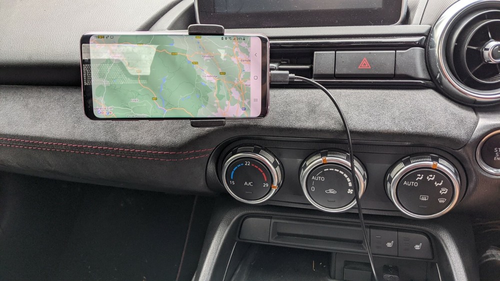 Fiat 124 Spider Vent Phone Holder