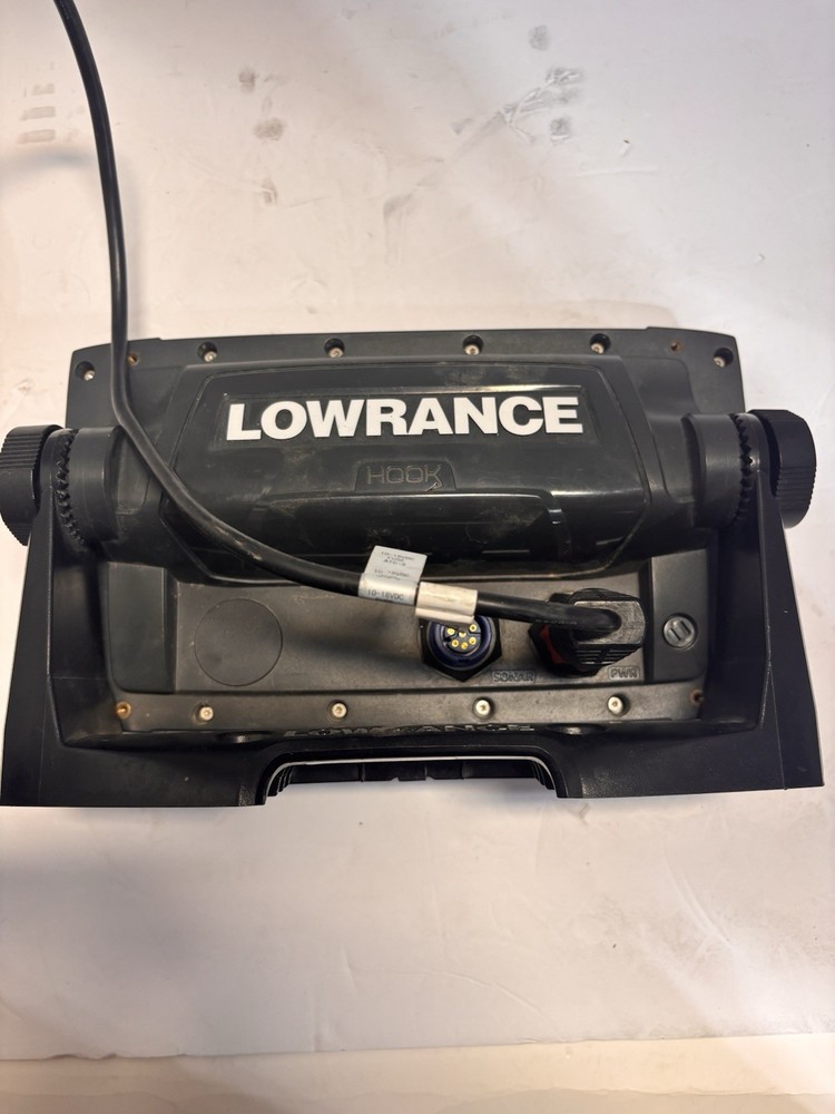 Lowrance Hook 7 Fishfinder/Chartplotter with Mount and Power Cable