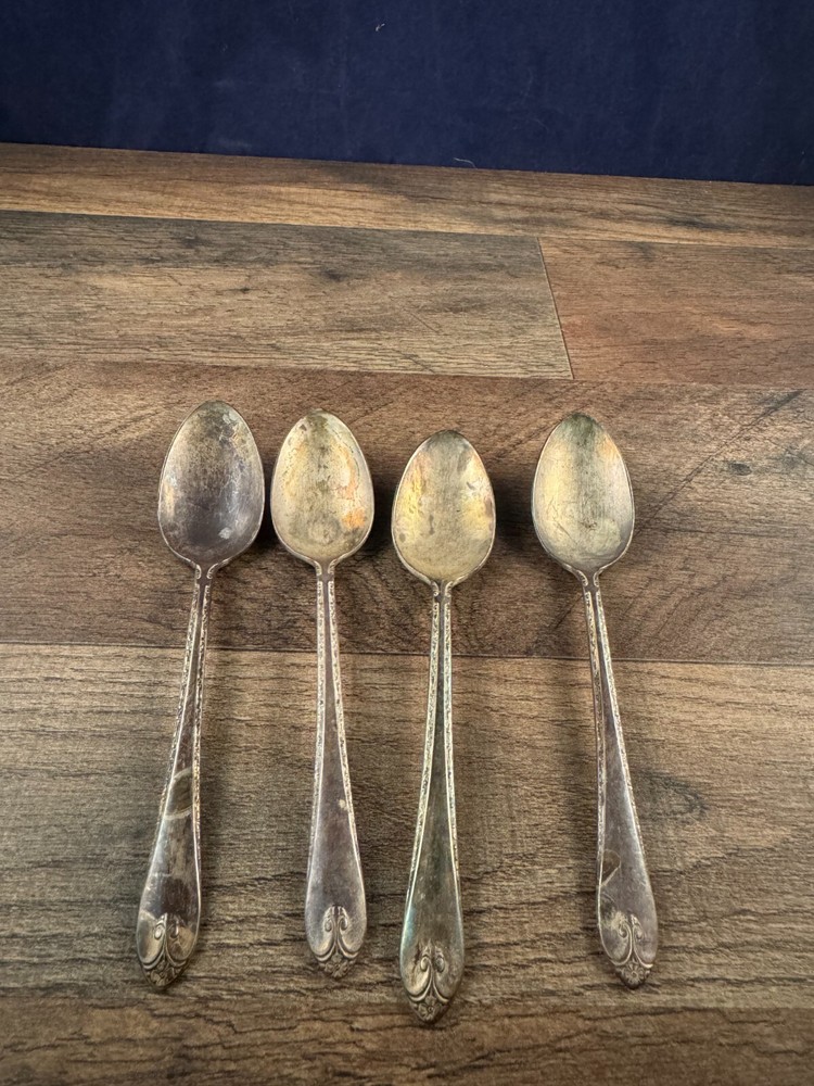 Lot of 4 Teaspoons Wm Rogers & Son Exquisite Pattern Silverplated